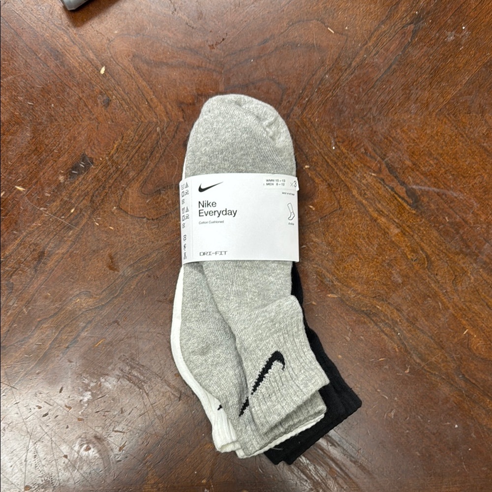 Nike Everyday Men's Socks - Gray and Black